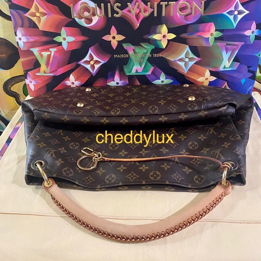 💞🤩✨Authentic Louis Vuitton Artsy MM in Monogram